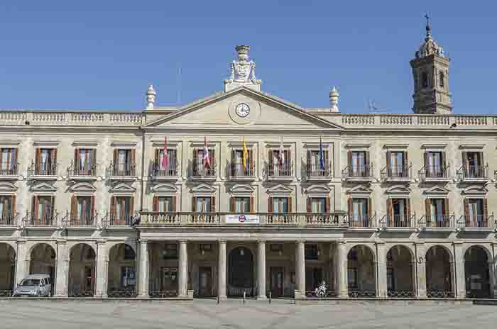Álava - Vitoria-Gasteiz 10 - plaza de España.jpg